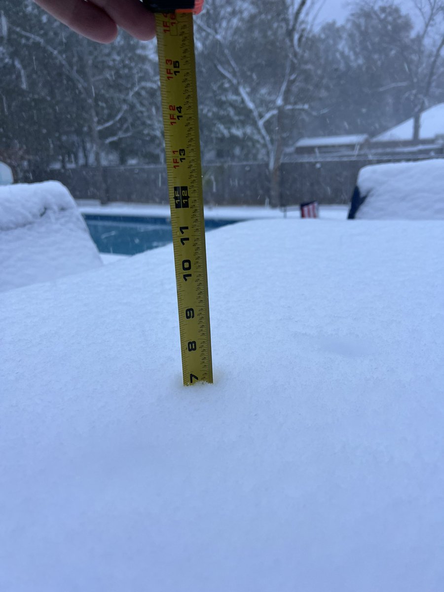 MarcD_Anderson's tweet image. Foley, near Magnolia Springs, at just over 7 inches as night falls during this history-making snow storm in Coastal Alabama. 1.21.2025 @spann #alwx