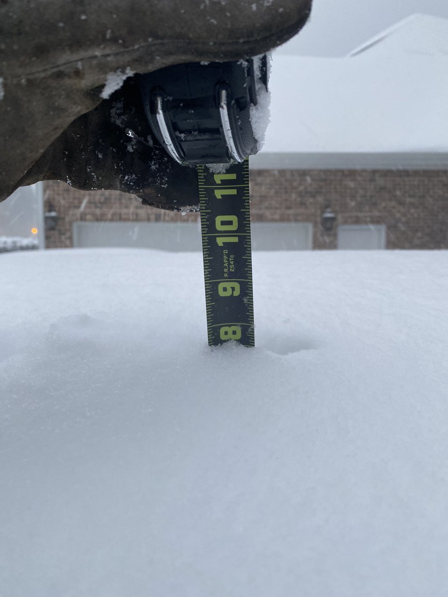 danhwright's tweet image. Gulf Shores, AL 

Unofficial but this measurement is on the roof of my vehicle, unobstructed, and hasn’t been moved today. 7.75” and still snowing.
@spann @kimt205