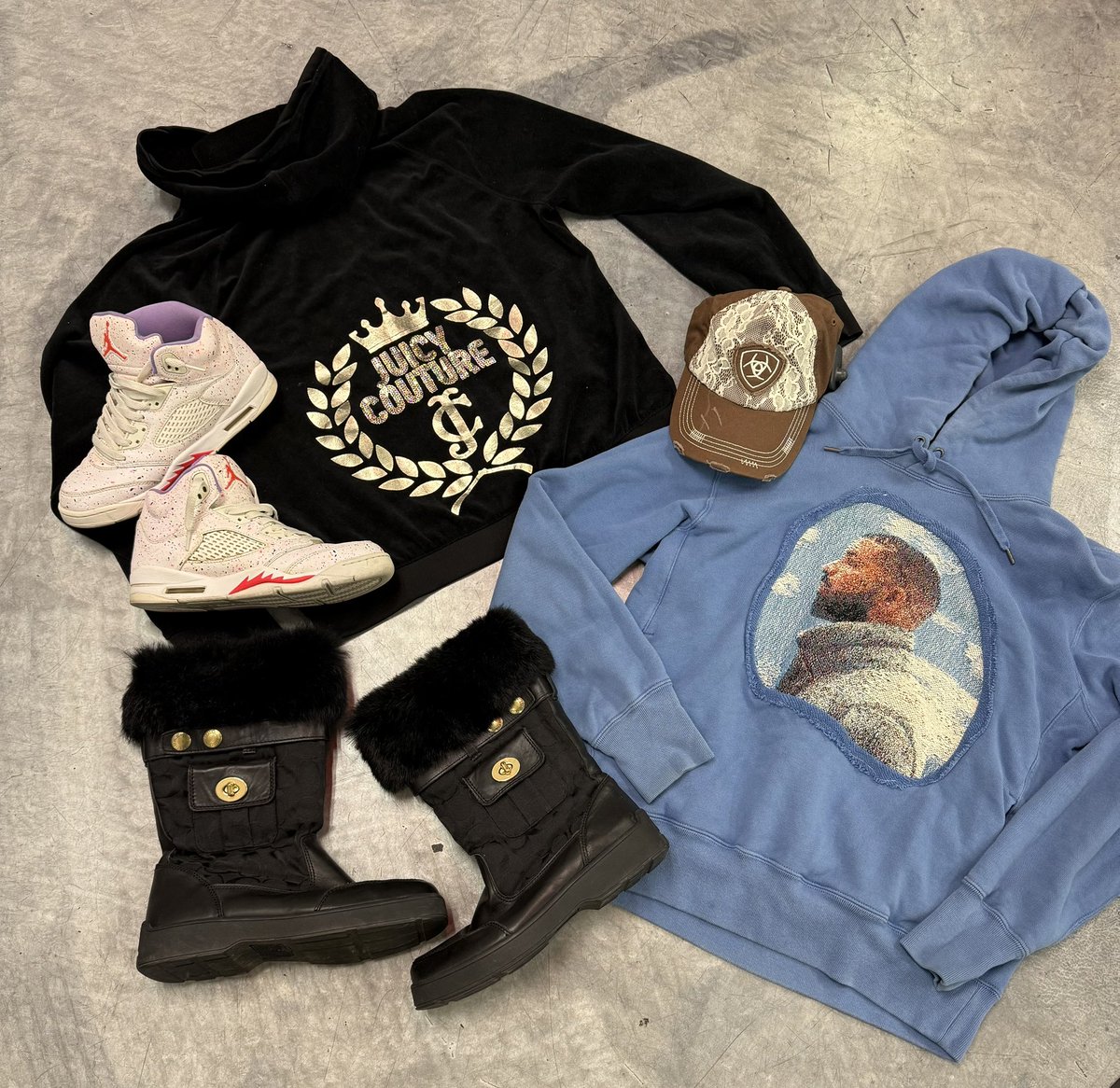 NameBrandEx's tweet photo. ๐ Juicy ๐ Ariat โฎ๏ธ Drake UNIQLO
Both locations OPEN 10-9!
๐NW corner Val Vista & Southern
๐NW corner Dobson & Southern
#mesa #az #mesaaz #shoes #sneakers #hoodies #tees #y2k #graphictees #college #mcc #asu #fashion #thrifted #sustainability #recycle #usedclothing #localaz https://t.co/w8TxaxKjpl