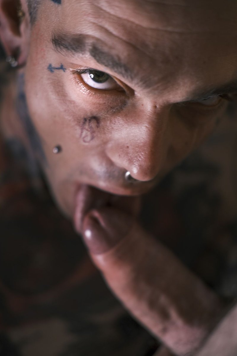 Du monde à #Nantes ici?
Je cherche des #photographes &amp; #vidéastes + des mecs motivés à filmer du #porno #gay avec moi!
Reposte si tu es dans le coin/si tu connais du monde que ça intéresse!
Tague tes potes chauds!
Commente si tu aimerais être à sa place &amp; ce que tu veux me faire!