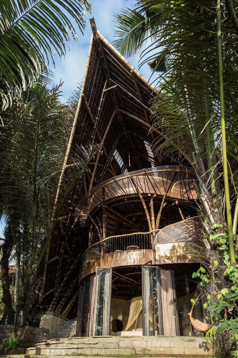 w_emerg's tweet photo. The Eclipse Main and Guest House in Bali, designed by Ibuku, showcases a stunning blend of rare black bamboo, modern design, and natural beauty, offering a unique, sustainable living space nestled among black palms.
#Bamboo #IbukuDesign #Sustainable #EclipseHouse #Black #Modern https://t.co/6ZbvcQzQtC