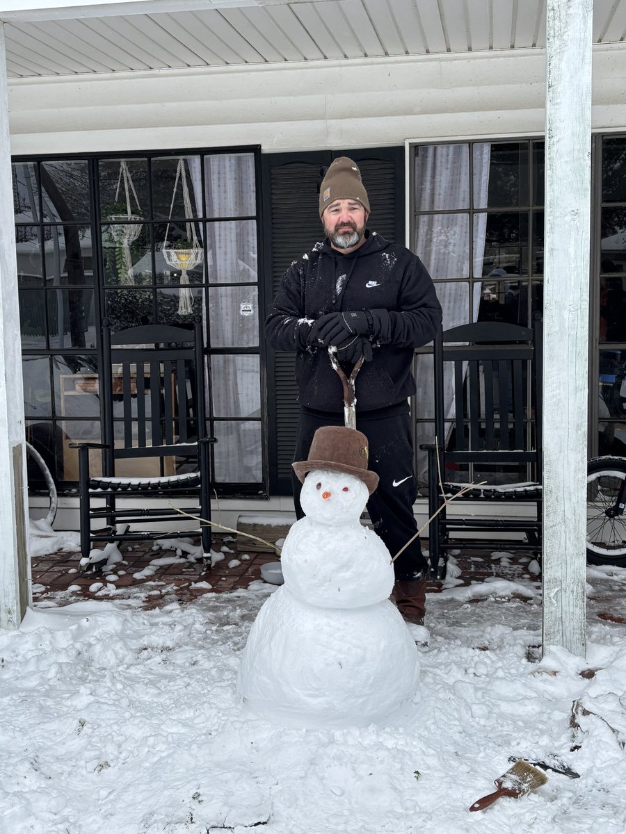 LLoganaug's tweet image. Meet bob