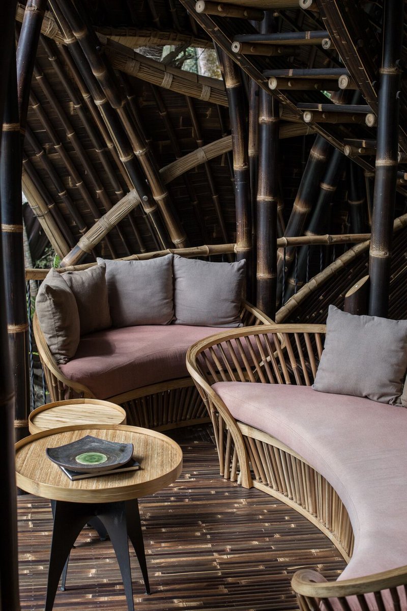 w_emerg's tweet photo. The Eclipse Main and Guest House in Bali, designed by Ibuku, showcases a stunning blend of rare black bamboo, modern design, and natural beauty, offering a unique, sustainable living space nestled among black palms.
#Bamboo #IbukuDesign #Sustainable #EclipseHouse #Black #Modern https://t.co/6ZbvcQzQtC