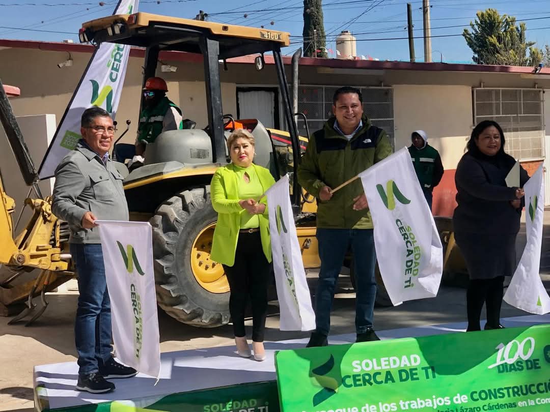 lfernandogamez's tweet photo. ➡️ Hoy acompañamos al Alcalde @jmnavarromx al arranque de obra del techado de la telesecundaria en la comunidad de El Zapote.
Esta obra refleja el compromiso del @MunicipioSGS para seguir apoyando la educación en el #Distrito09
#CercaDeTi ✨️💚 https://t.co/HdB96n35X7