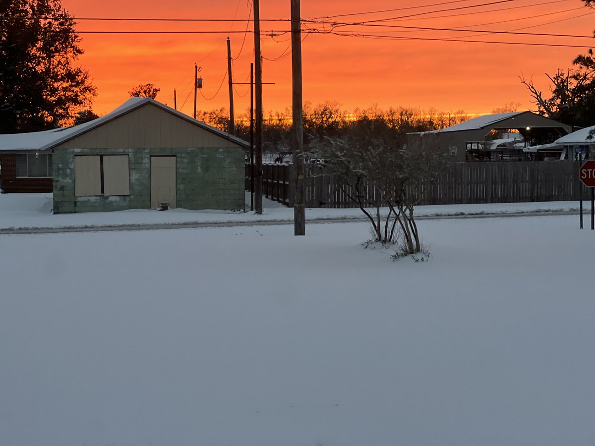 AprilhYoung1016's tweet photo. Sun sunsetting over  south Vacherie @TraversWDSU https://t.co/IDBkLjqoFx