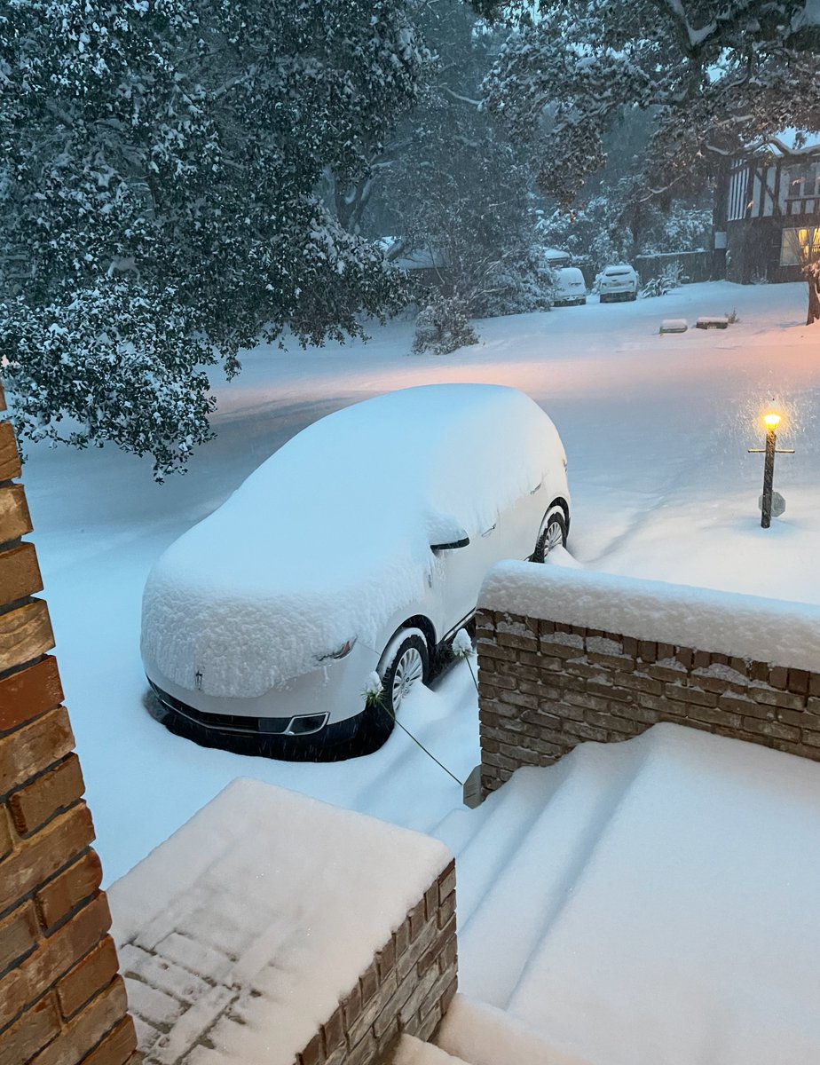 ExtremeStorms's tweet photo. North Pensacola Florida near Olive/Scenic Hwy. Never been this much snow before. https://t.co/fY5GwlId4M
