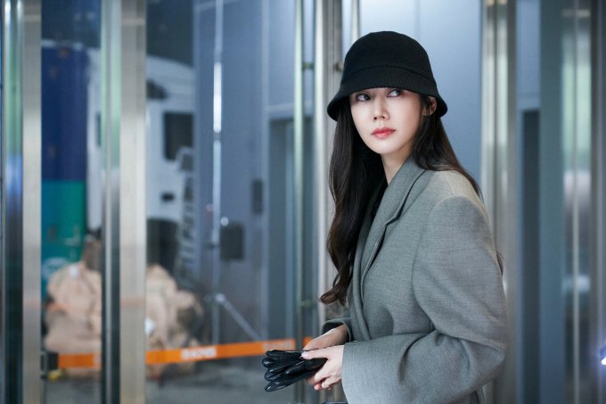 choo_inggum's tweet image. #추자현, 김혜수와 팽팽한 대립각…'트리거' 특별출연 '시선 강탈'

인물들 간의 갈등이 커지기도 하는 와중에 미스터리한 인물 ‘조해원’(추자현)의 등장으로 사건이 어떤 변곡점을 맞이하게 될지 시청자들의 호기심을 자극할 예정이다.