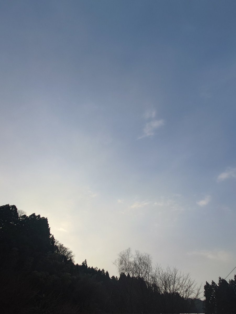 yonemi61's tweet photo. 水曜日始まりましたね。
バタバタしてましたが、石川にしばらくいる予定なのでチョットゆっくり出来そうですヽ(•̀ω•́ )ゝ

おはようございます😊

なのでこんな商品作るんでしょうかね？まんまと買ってしまってます🥸

皆さん今日1日happyで🍀
 
#いまそら
#コアラのマーチ https://t.co/URcSvxAAMN