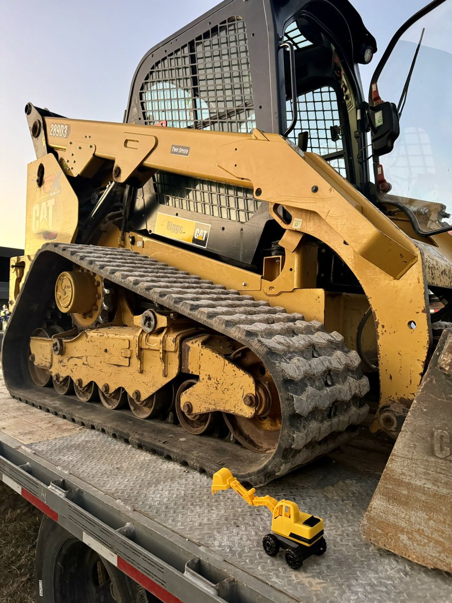 GallExcavation's tweet image. "Get your hands dirty, dig deep…the foundation of everything is the ground beneath our feet.” 
#hauling #excavation #dirtwork