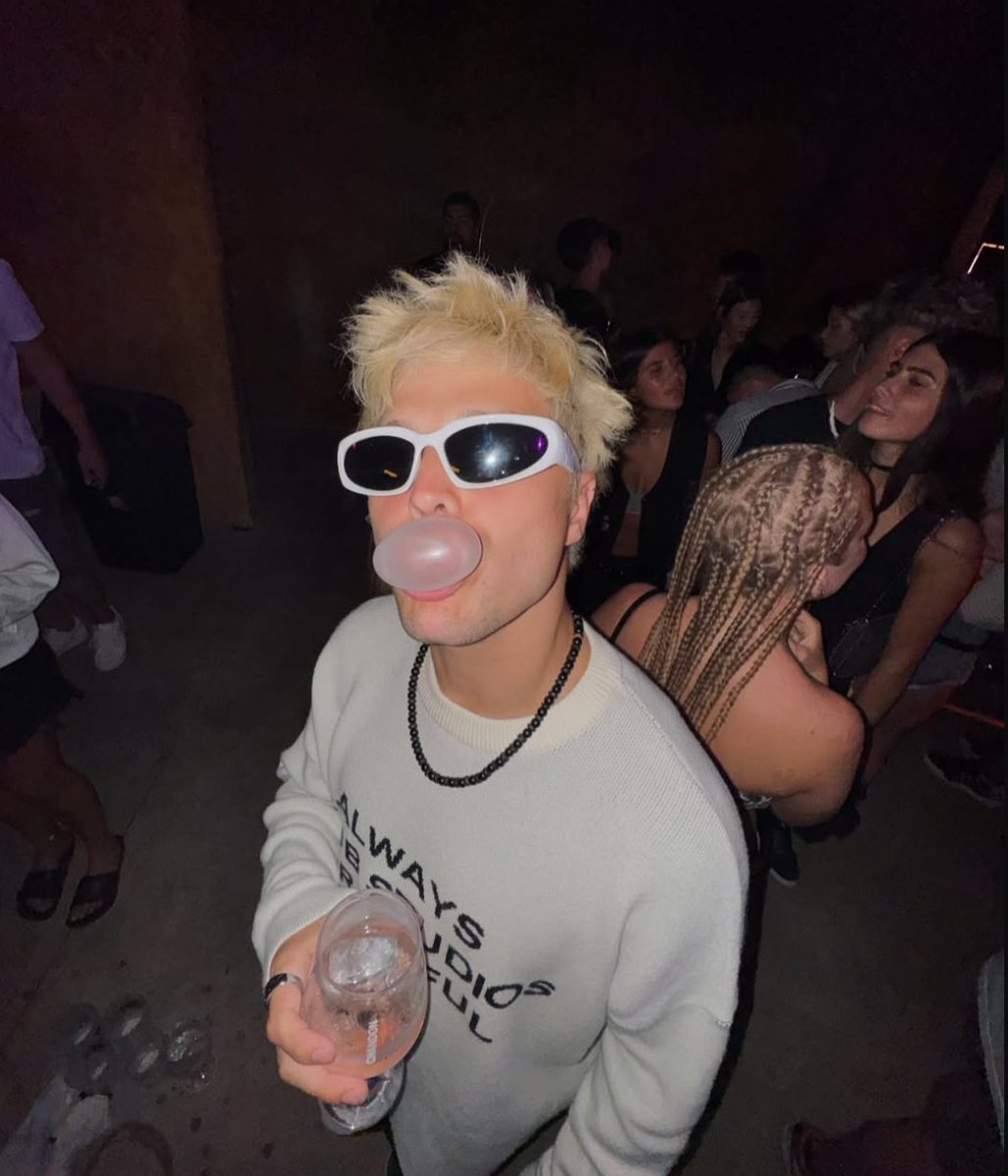 Y este modelo? 
<a href="/eliamtuits/">€liam</a> via ig