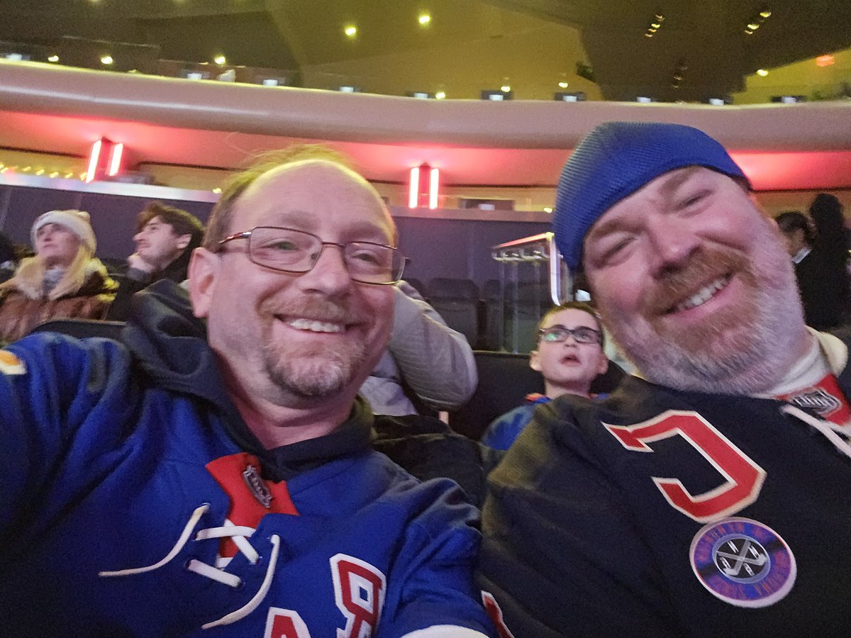 Bozfirstsince81's tweet photo. In the building tonight. @Fur_long  LGR!! #NYR https://t.co/lG3gjFpVc4