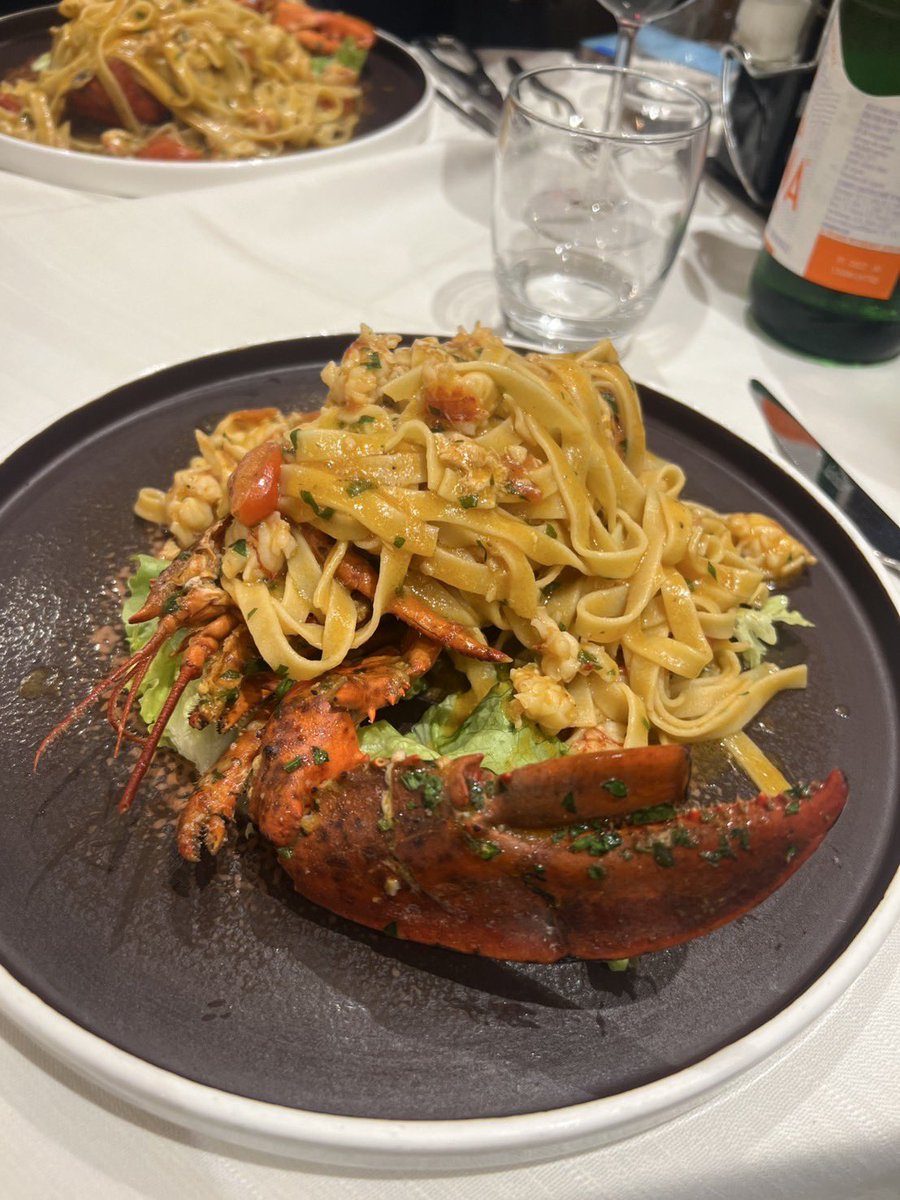 GALA_KANEKO's tweet photo. イタリアで仕入れ中のバイヤーから写真いただきました

贅沢を楽しんでいることが写真からうかがえます

現場からは以上です https://t.co/5aFkjFRAKQ