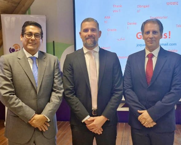 Guillo_Felix's tweet photo. Hoy, 21 de enero de 2025, el rector de ESPAM MFL, Dr. Guillermo Félix Mendoza, y el Dr. Jhonny Bayas participaron en Quito en un evento del CES y la Asociación Europea para la Acreditación. 

#EducaciónSuperior #ESPAMMFL #COMUNICADO #Manabi https://t.co/4yriq2Duh0