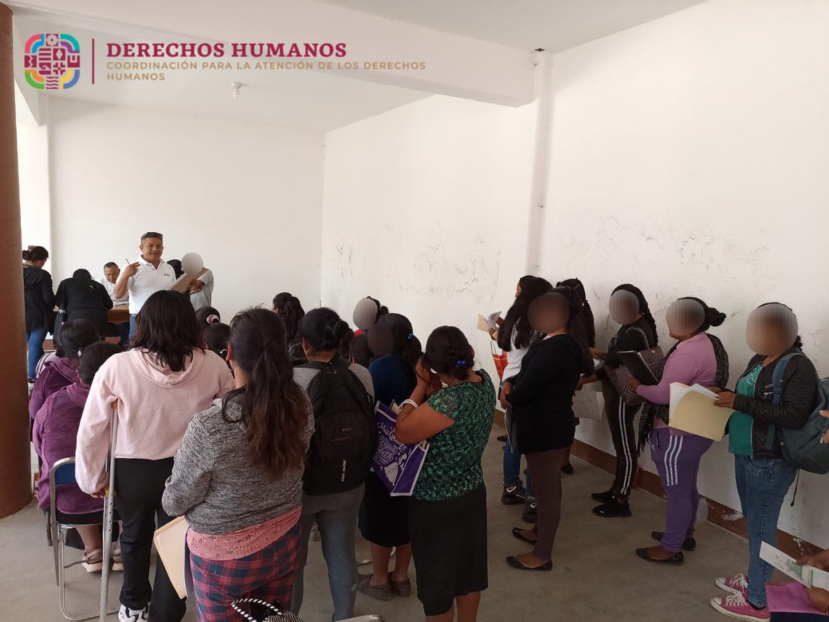 CADH_GobOax's tweet photo. El día de hoy, personal de la #CADH llevó a cabo una jornada de atención integral en la región de la Sierra Sur, con la colaboración de servidoras y servidores públicos de @SEBIENTI_GobOax, #CEEAV y el Servicio Nacional del Empleo. https://t.co/XOYG1y6jnJ