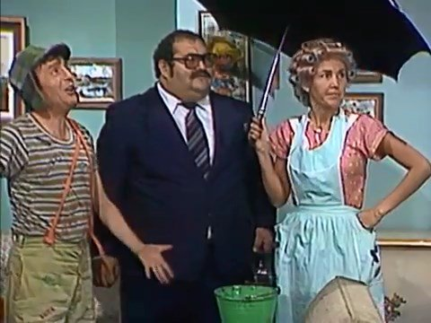 ForumChaves's tweet photo. Dona Florinda: "Essa é uma goteira nova!" 
Chaves: "Quer dizer que essa goteira é nova?" 
Dona Florinda: "Sim!" 
Chaves: "Seja bem-vinda!" https://t.co/oqZBkxgyxc