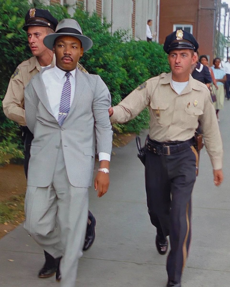 BerniceKing's tweet image. 🧵The day after #MLKDay, I’m sharing Part 2 of #MLKInColor - color photos of my father. 

Are there any here you’ve never seen before? Any that are particularly great to you? 

#MLK #MissionPossibleMLK #CorettaScottKing #MLKToday #MLKStill