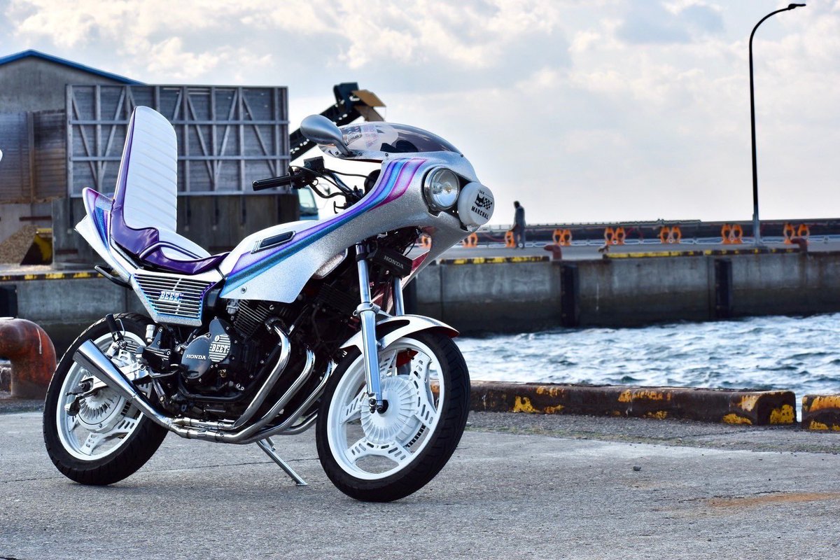白パープル三段の
交換or購入ネタないですか？😗
#cbx400f
#cbr400f
#旧車
#上白石萌歌と繋がりたい
#コール
#音職人
#白タメ
#84project