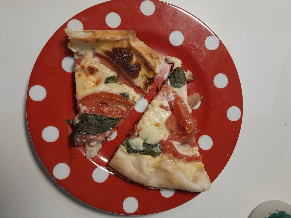 jeanbmi's tweet photo. cena :3 
me comí 3 porciones🤰 https://t.co/vx4JTGY1NW