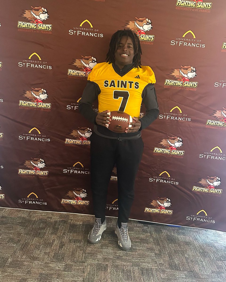 Congratulations to senior Zion Taylor as he is headed to the University of St. Francis. Great job Zion and good luck on all your future endeavors! #thecomancheway 🔵🔴⚪️🪓