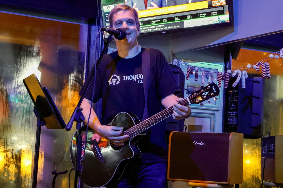 ChrisClark5000's tweet photo. I'm pretty sure I was performing "I Love A Rainy Night" (because it had started raining, as you can see from the window). I sometimes spontaneously play a song that is inspired by whatever is going on around me at the moment. I don't think anyone ever notices. 😂 https://t.co/rRN0tey72I