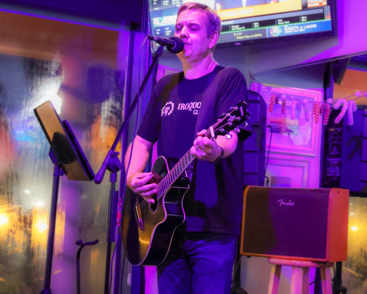 ChrisClark5000's tweet photo. I'm pretty sure I was performing "I Love A Rainy Night" (because it had started raining, as you can see from the window). I sometimes spontaneously play a song that is inspired by whatever is going on around me at the moment. I don't think anyone ever notices. 😂 https://t.co/rRN0tey72I