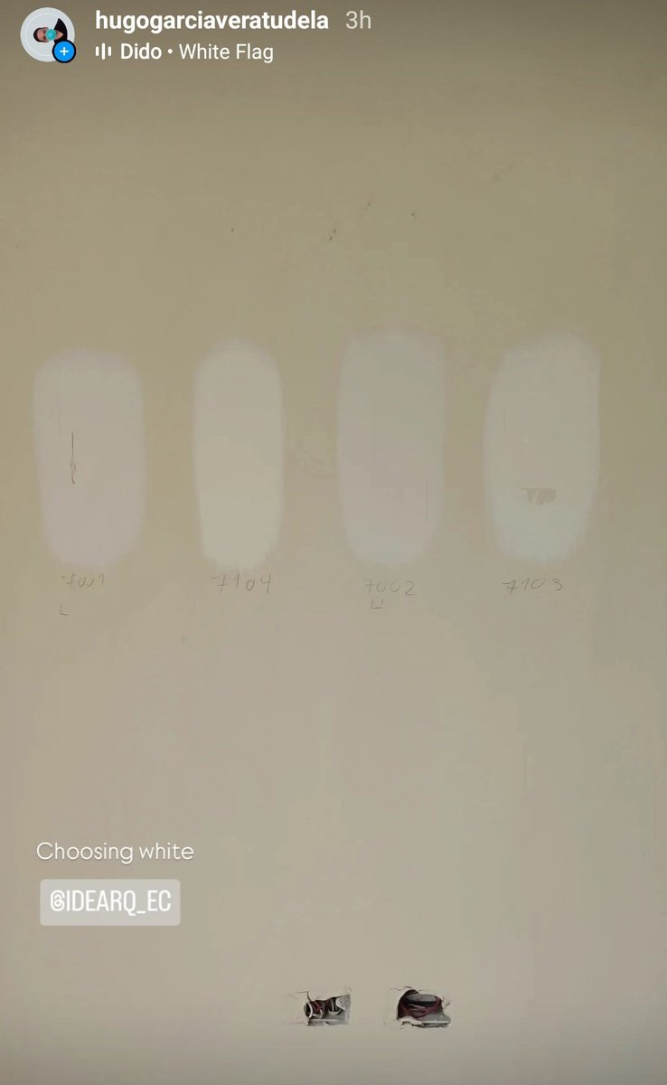 HugoGVT's tweet photo. Bebé a mi si pídeme que opine sobre el rojo de tus uñas, porque yo si se diferenciar entre estos 4 blancos.... https://t.co/Nju7RmOrN7