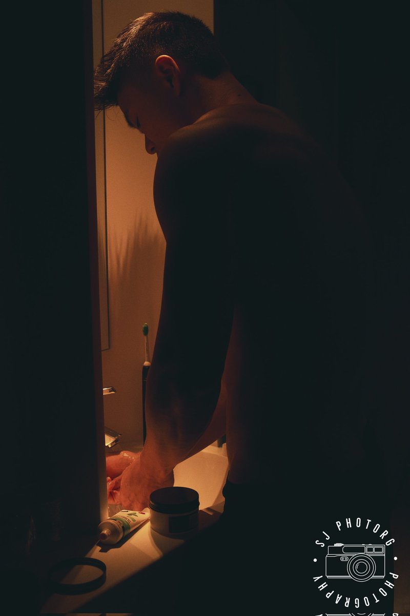 By chance we were both avaliable and I had the opportunity to meet this stud <a href="/realadamjn/">Adam Johnson</a> on his recent trip to Singapore 😍 

Subscribe to his OF for the juicy stuff!