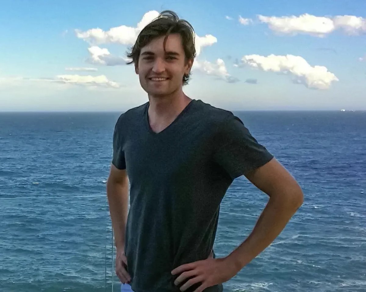 FearedBuck's tweet photo. President Donald Trump has officially pardoned Ross Ulbricht, the founder of the dark web website Silk Road, who was supposed to spend life in prison https://t.co/sm6C786g5I