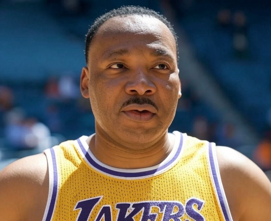 TheLakersAve's tweet image. 💜 The Los Angeles Lakers honoring 
Martin Luther King Jr. on #MLKDay❕

💛 #MLKInColor • #LakeShow