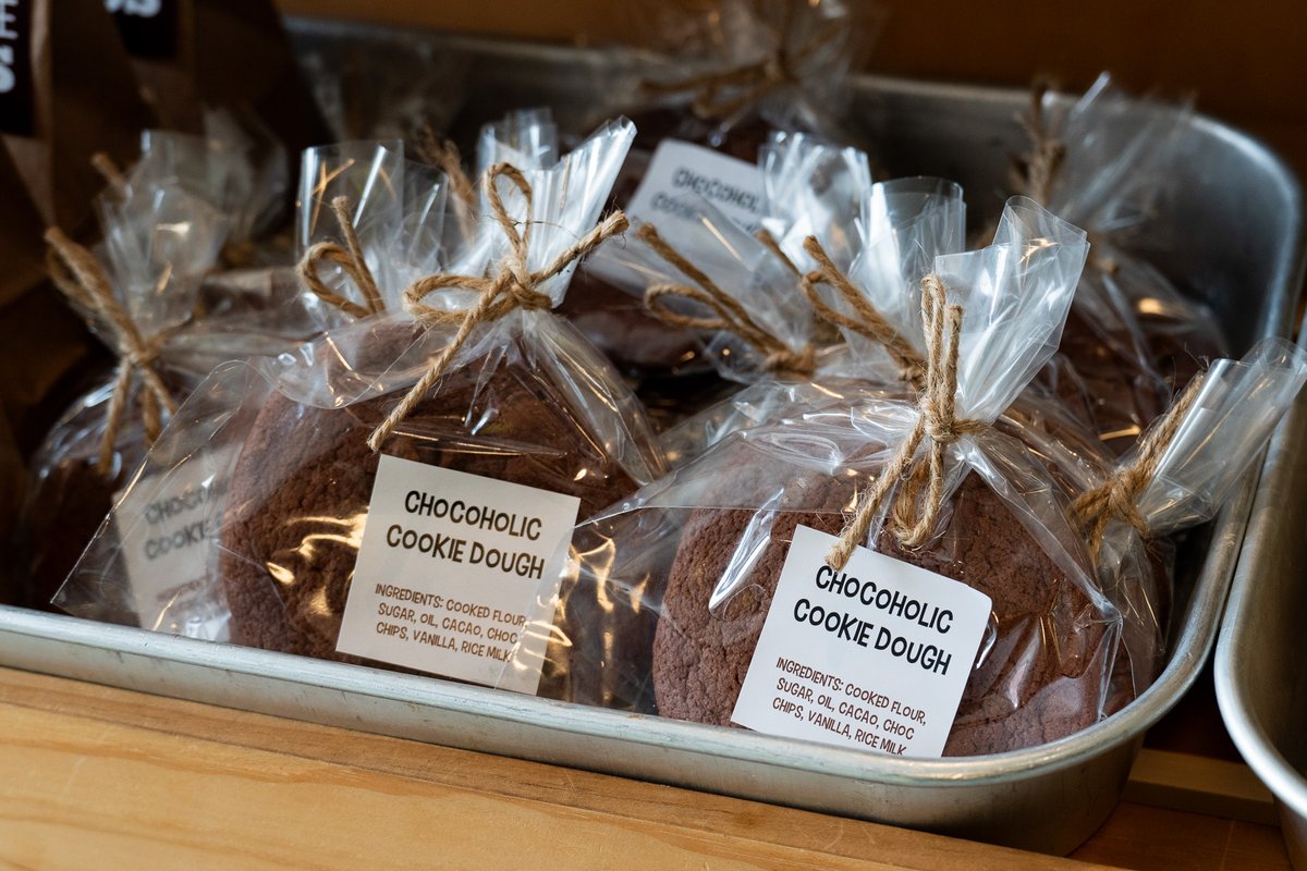 batch_cupcakery's tweet photo. Calling all chocoholics! 🍫 Indulge in our delicious Chocoholic Cookie Dough Cookies—every bite is a chocolate lover's dream come true! 🍪✨

#Chocolate #ChocolateCookie https://t.co/cd2SQuP7Bb