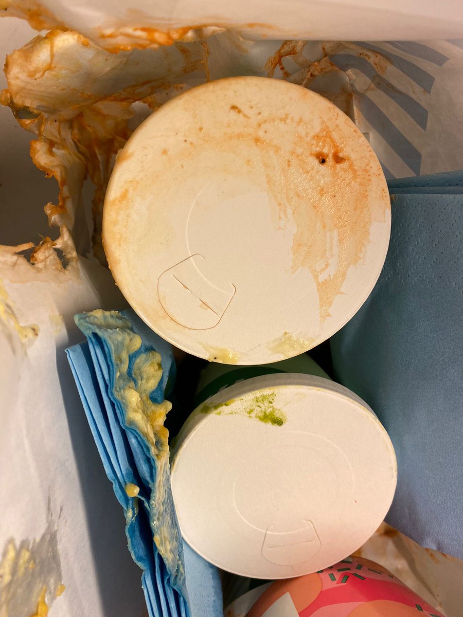 NETRADIO (DAB+ & Satellite) (@netradiofr) on Twitter photo Quand <a href="/ubereats_fr/">Uber Eats France</a> prend ses clients pour des pigeons. Une commande livrée totalement renversée car le livreur l’a fait tomber sur le trottoir et s’en excuse. Le service client estime qu’elle n’est pas éligible à un remboursement! On parle quand même de 108€ partis à la poubelle Quand <a href="/ubereats_fr/">Uber Eats France</a> prend ses clients pour des pigeons. Une commande livrée totalement renversée car le livreur l’a fait tomber sur le trottoir et s’en excuse. Le service client estime qu’elle n’est pas éligible à un remboursement! On parle quand même de 108€ partis à la poubelle