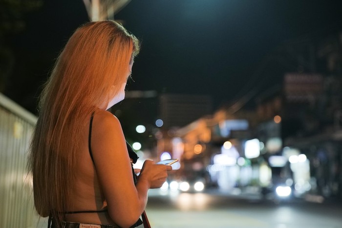 LayananKYR's tweet image. #SobatKYR, masih banyak teman-teman pekerja seks yang belum sadar, jika dirinya menjadi korban pelanggaran HAM, atau menjadi korban #kekerasan

Gak jarang, perlakuan seperti tadi dinormalisasi oleh pekerja seks

Sebuah utas⌛️

#OPSI #Perempuan #pekerjaseks #polisi