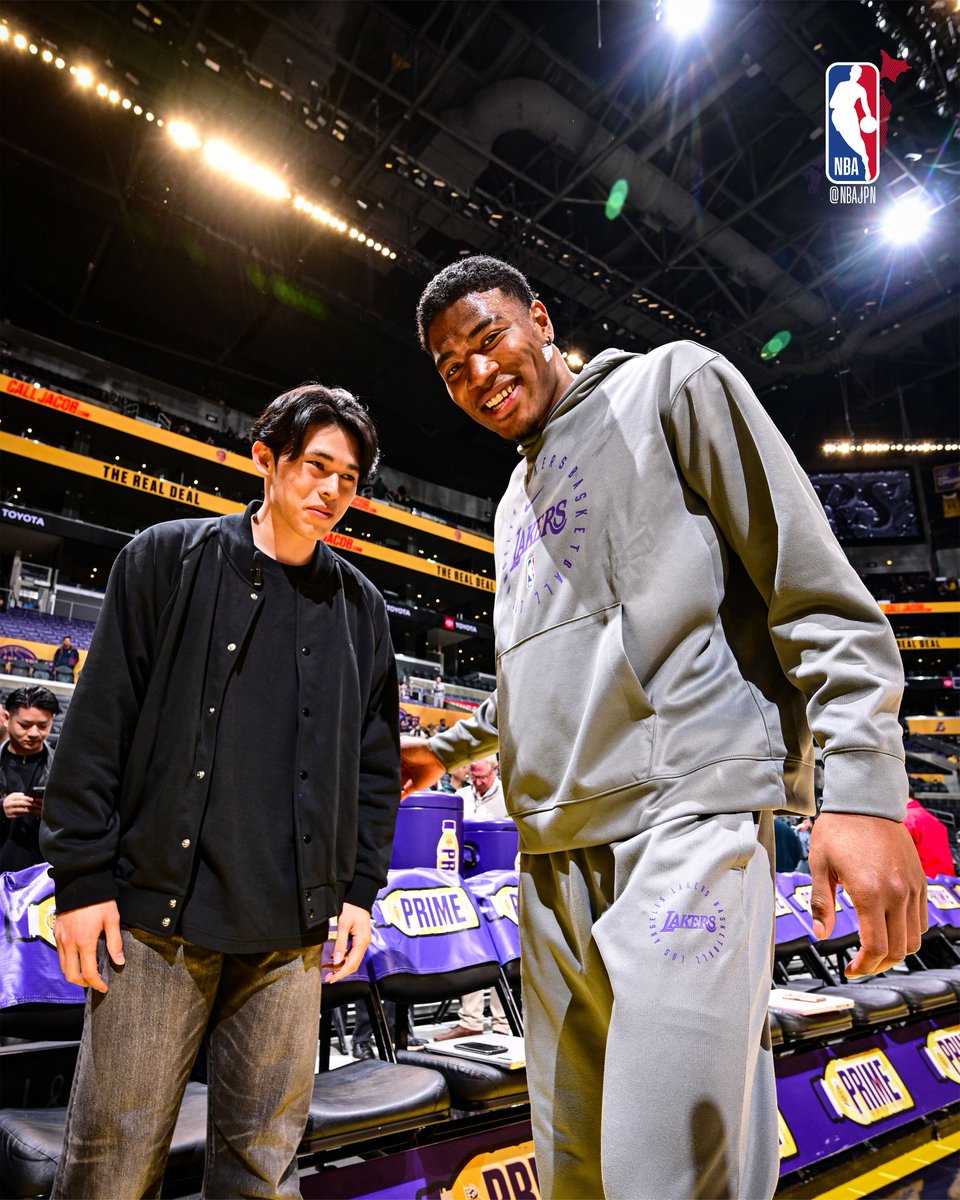 NBAJPN's tweet image. ドジャース佐々木朗希がレイカーズ戦を観戦🏀八村塁とも交流を果たし、ロサンゼルスのファンに暖かく迎えられる👏

@Dodgers @Lakers #LakeShow #NBAOffCourt⁣
#NBAJPN