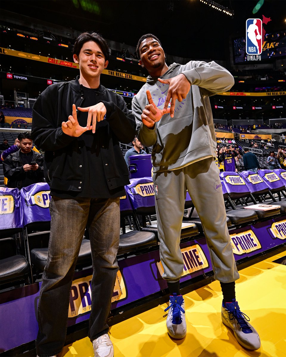 NBAJPN's tweet image. ドジャース佐々木朗希がレイカーズ戦を観戦🏀八村塁とも交流を果たし、ロサンゼルスのファンに暖かく迎えられる👏

@Dodgers @Lakers #LakeShow #NBAOffCourt⁣
#NBAJPN
