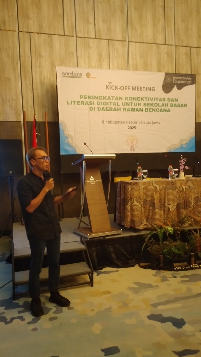Anak-anak SD lebih cepat menangkap informasi. Kita ingin anak-anak memiliki pengetahuan mengenai mitigasi kebencanaan dan keamanan berinternet. Pelatihan ini akan memberikan bekal holistik mitigasi kebencanaan dan literasi digital - Ferdhi Putra, Dir Ad Interim CRI.