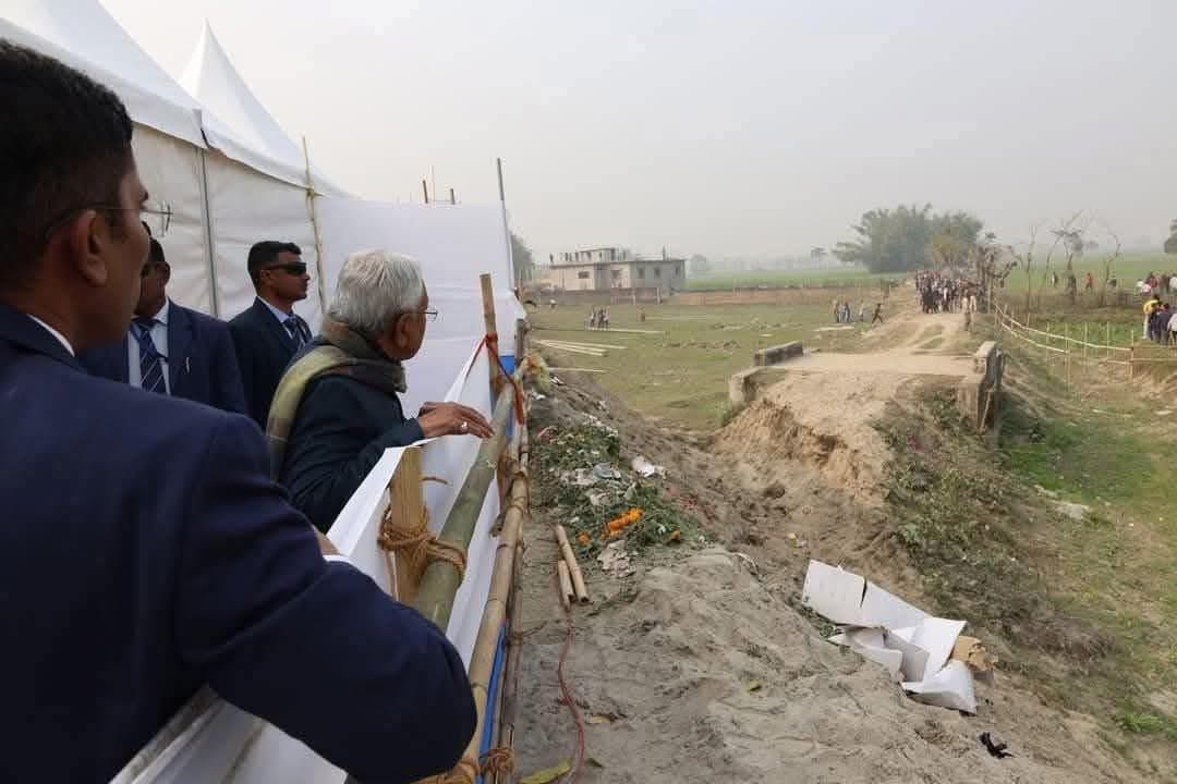 simabakhtar2's tweet image. जिन चीज़ों को अधिकारियों ने पर्दा लगा कर छिपा दिया था मुख्यमंत्री ने झाँक कर देख लिया 😍
#NitishModel #PargatiYatra