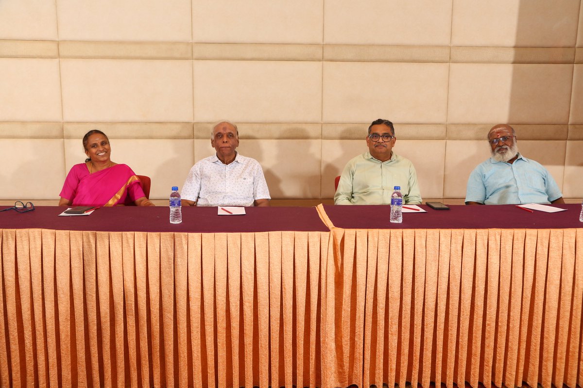 QR_Solutions's tweet image. What a memorable #AnnualDay2025! 🎉 Fun, inspiration, &amp;amp; celebration all in one! 🌟 Big cheers to our award-winning stars &amp;amp; heartfelt insights from our CEO @viadhee , Here&apos;s to many more! 🙌 #TeamGoals #QRsolutions