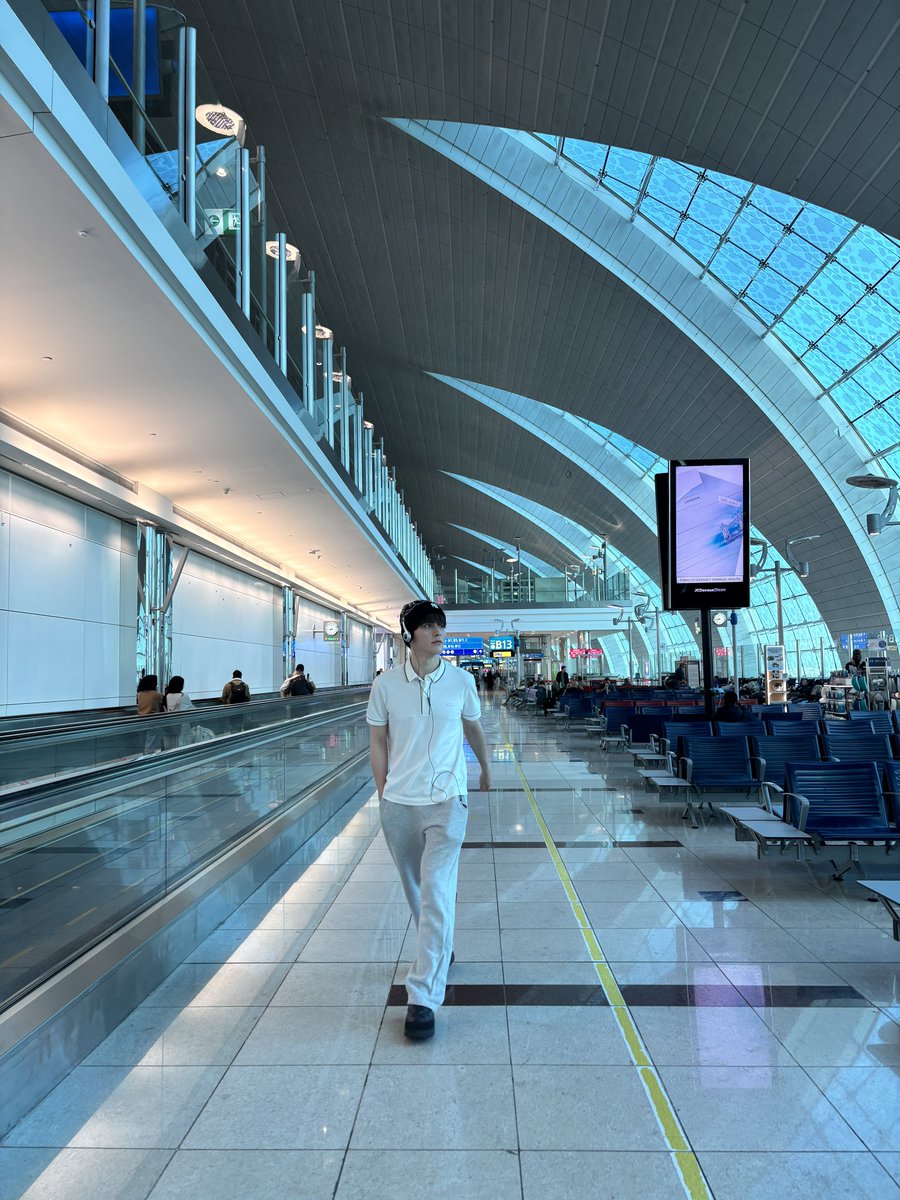 อยู่ที่ดูไบแล้วนะครับ กำลังต่อเครื่องไปบราซิลแล้ว ตื่นเต้นจังเลยยยยยยยยยยยยยยยย