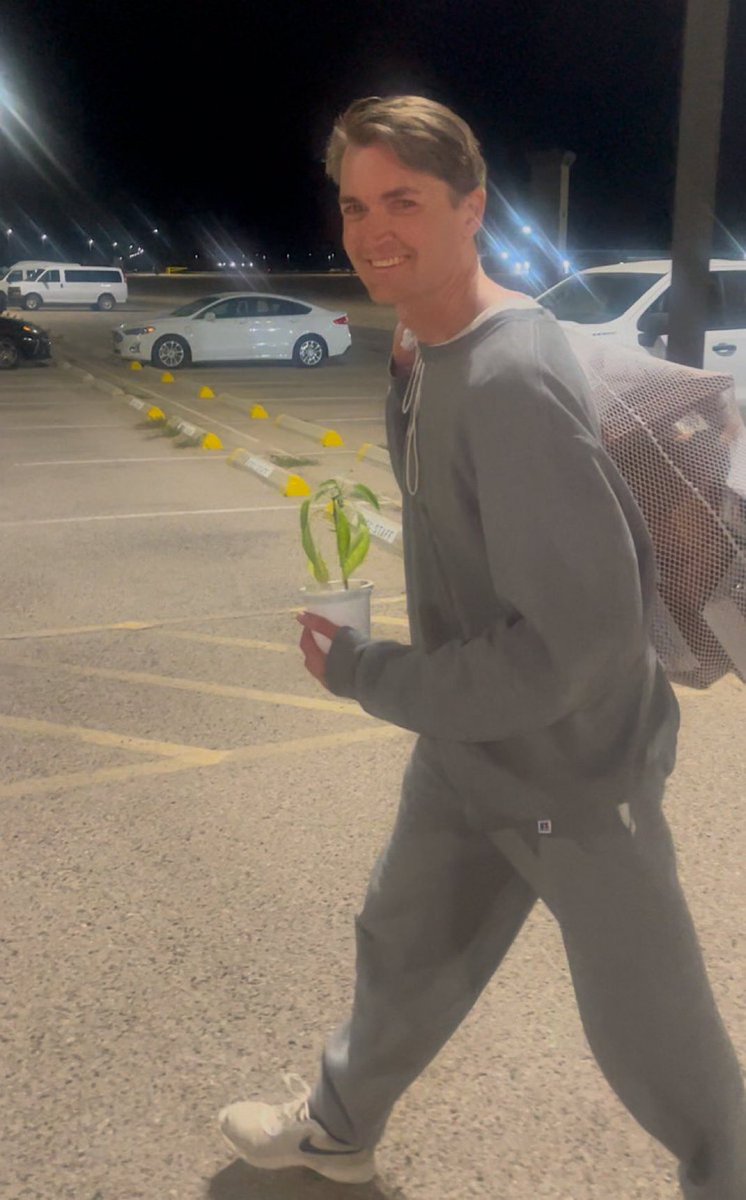 OGshoots's tweet photo. Ross Ulbricht is officially free and i can feel the aura from here https://t.co/UsbrkkuqxE