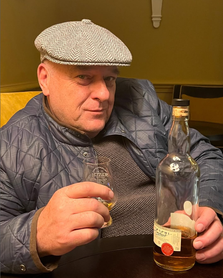 HankBreakin_Bad's tweet photo. 44 year old Scotch in #edinburgh https://t.co/769cgErVNw