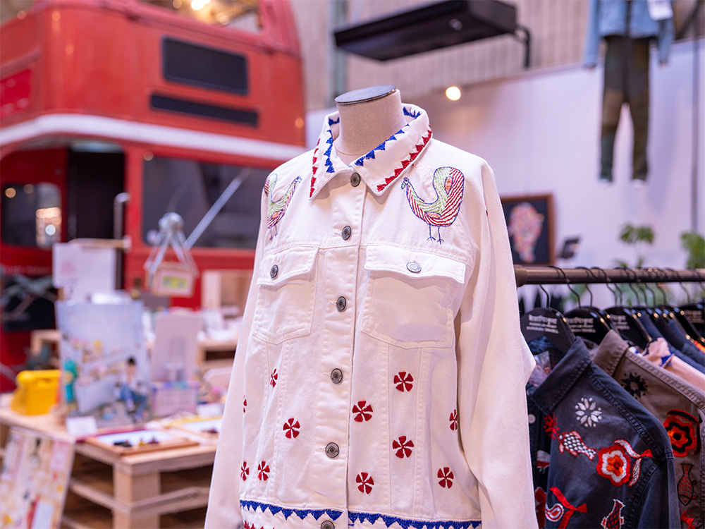 lothical_jp's tweet image. おいしい＆楽しいが詰まったサステナブルショッピングモール「SMASELL Sustainable Commune」

施設の一角を占める「SMASELL Store」は、オシャレでサステナブルな商品がずらりと並ぶセレクトショップです！

自然にサステナブルな体験ができる #SMASELL、ぜひ訪れてみて！

lothical.jp/spot/smasell/2…