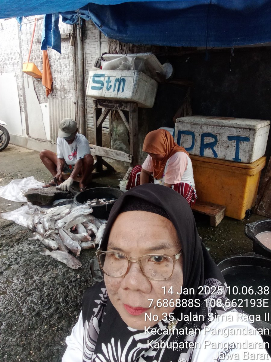 Darsitipnd's tweet photo. Selasa, 14/01/25, Darsiti,SP Luhkan Kab. Pangandaran, di poklahsar srikandi Ds Pangandaran, mdmpngi pnglhn ikan jambal roti sbyk 100 kg
#GiatluhkanSatminkalBogor #Pangandaran #Produksi #luhlapor
@bppsdm_puslatkp @brpbatpp_bogor @kkpgoid https://t.co/GqBKZK4lf0