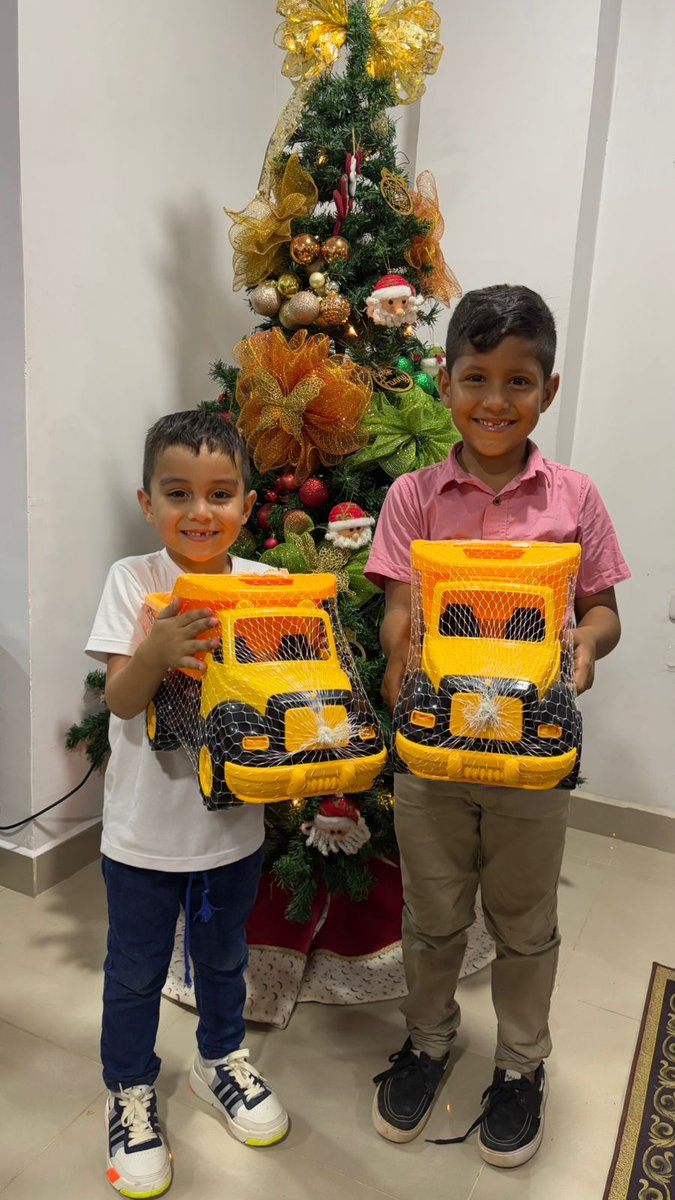 FThorizontes's tweet photo. Nuestros niños voluntarios son el corazón de la Fundación. Su alegría y compromiso hacen de cada actividad algo especial. En una integración navideña, agradecimos su dedicación con pequeños obsequios. ¡Esperamos seguir contando con su apoyo en 2025 y transformar corazones juntos! https://t.co/wEQVGuoO50