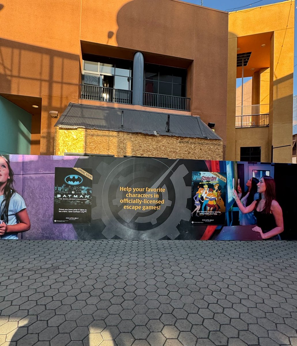 TommytoonWorld's tweet photo. Escapology on City Walk seems like it will pay off! Especially rotating through different Escape Rooms. My TOP picks: Batman, Scooby Do, Haunted House, Lost City &amp; Who Stole Mona #escapology #universalstudios #citywalk https://t.co/jf3ChwFat8