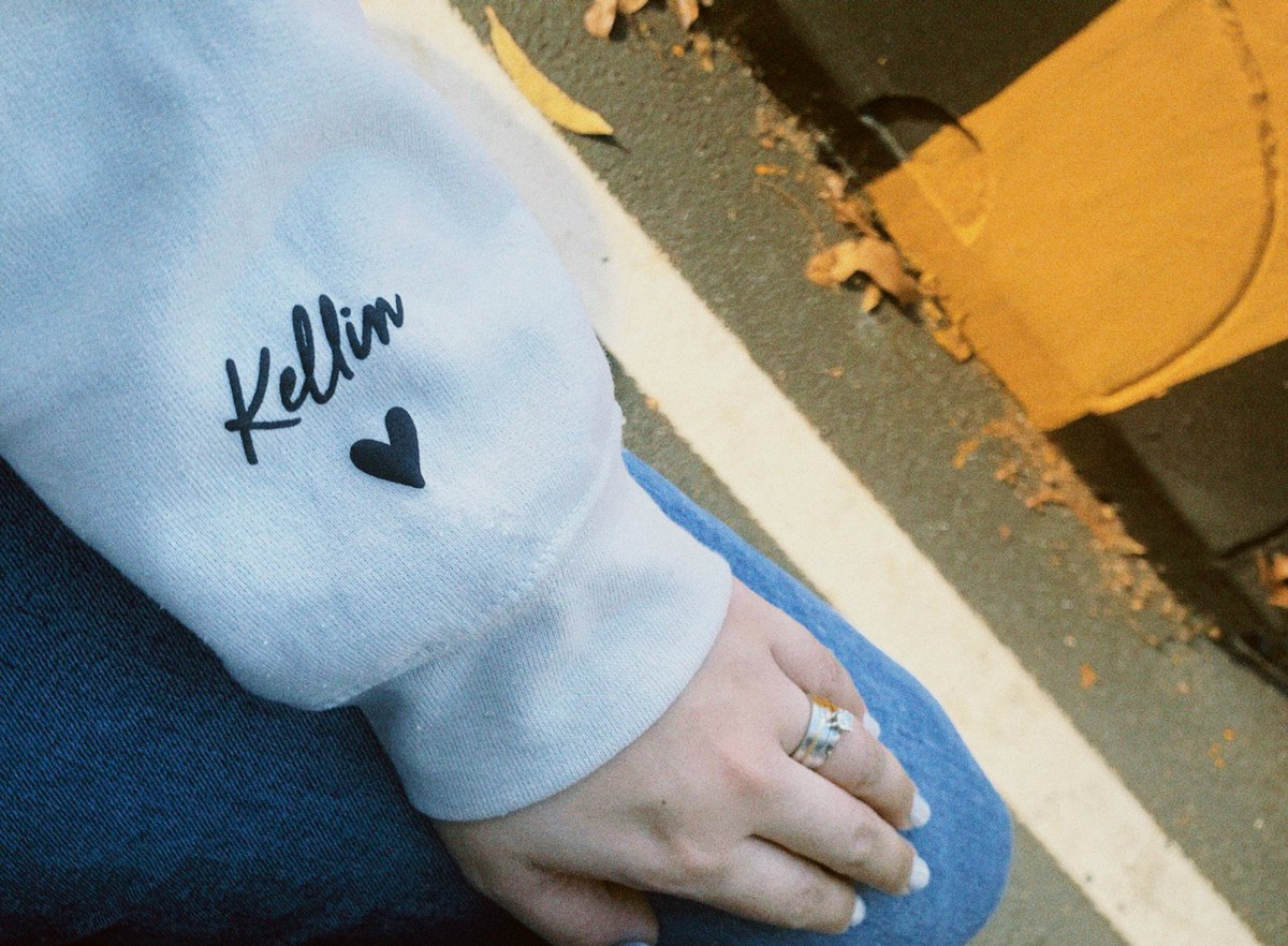 kelliegwenjl's tweet photo. literally wearing my heart on my sleeve ♡ https://t.co/1j68fCofU3