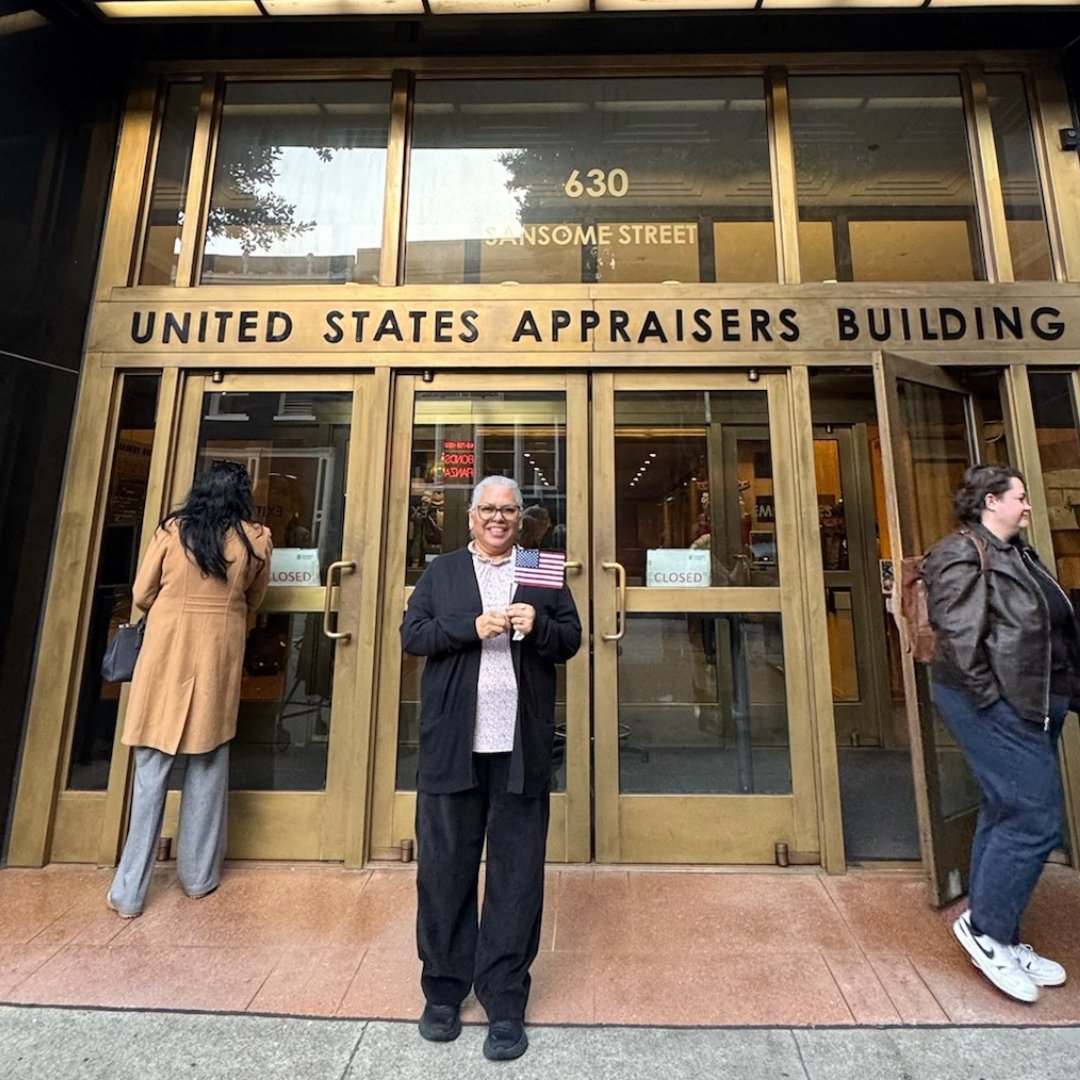 Building_Skills's tweet photo. Congratulations to Daría Vázquez Báez from Alameda, she is a new U.S. citizen!

After completing two BSP Citizenship classes in English, she passed her exam on December 20, 2024, and is now registered to vote!

#bsp_ca #nonprofit #nonprofitorganization #newcitizen https://t.co/0ZN7w230lm