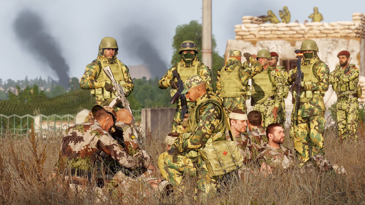 Cu3b4ll93's tweet image. A medic from Company 5222, 2nd Battalion, 52nd Independent Mountain Regiment treats Yulakian POWs before handing them over to a Political Officer from 32nd Company(8DNS)