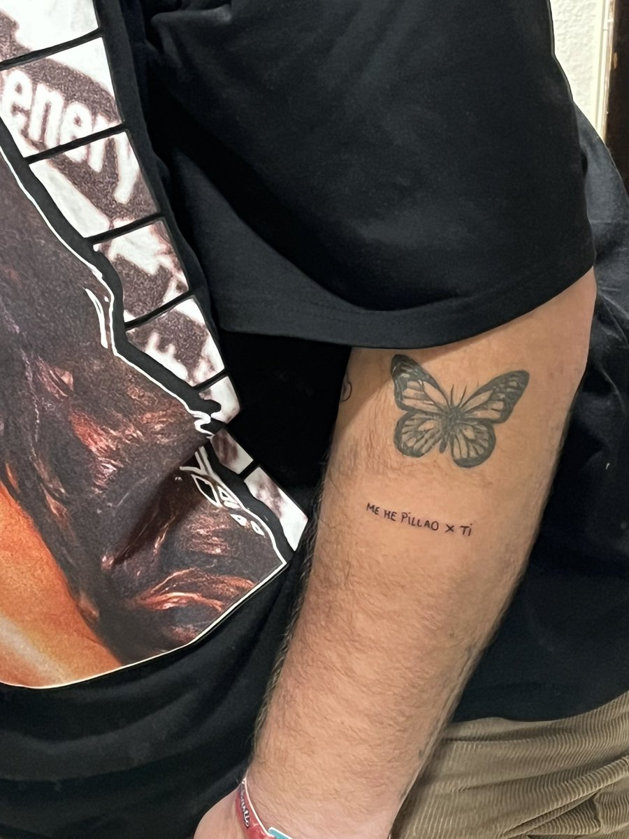 joaquinacedoo's tweet photo. Hoy me ha saltado el recuerdo en la galería de cuando me hice este tattoo por mi cumple. Es una canción que amo de @AnaMenaMusic 🩵🫂 https://t.co/nF3yJSDl3R