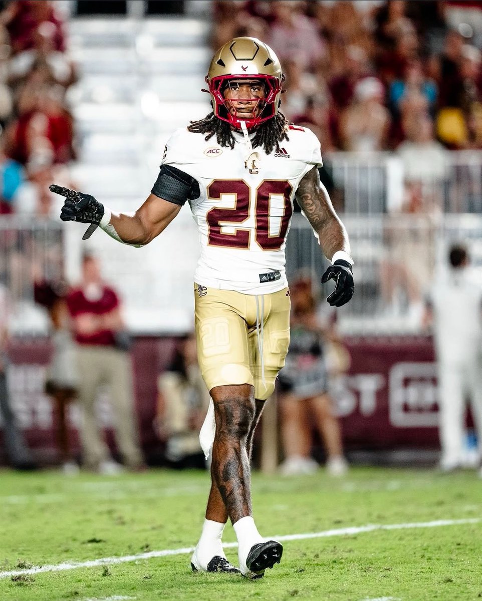 JFavv9's tweet photo. #AGTG After a great conversation with @CoachB212 Im blessed to receive an offer from Boston College 
@BCFootball @mreel25 @GrahamRRashad @coachrt14 @ButlerESA @MohrRecruiting @AnnaH247 https://t.co/aXUiXlGGC2