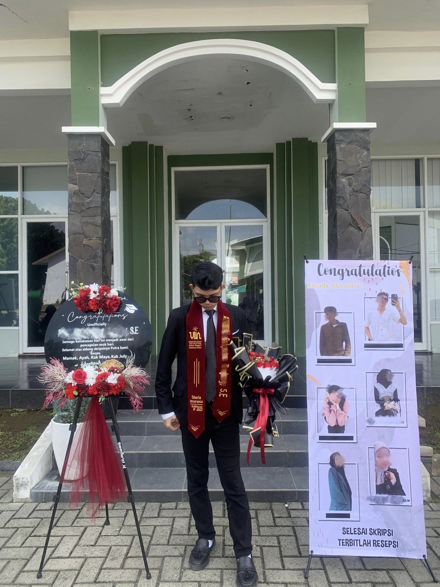 sinagakevin396's tweet photo. Aku berhasil meraih gelar itu, Trimakasih kepada kedua orangtua, dan teman teman yang sudah mensuport sampai di puncak ini.
Finally akhirnya penantian 4 tahun ini Selesai 🎓😊
#maba2020 #sidangskripsi #Medan #medanboys #partnermedan https://t.co/t6YSXRcDux
